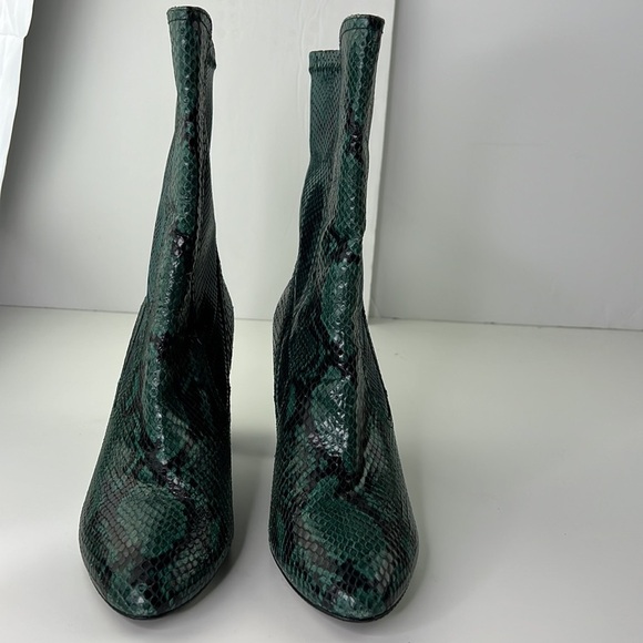 Stuart Weitzman Fifer 80 Emerald Boot with Chunky Heel - Picture 2 of 11